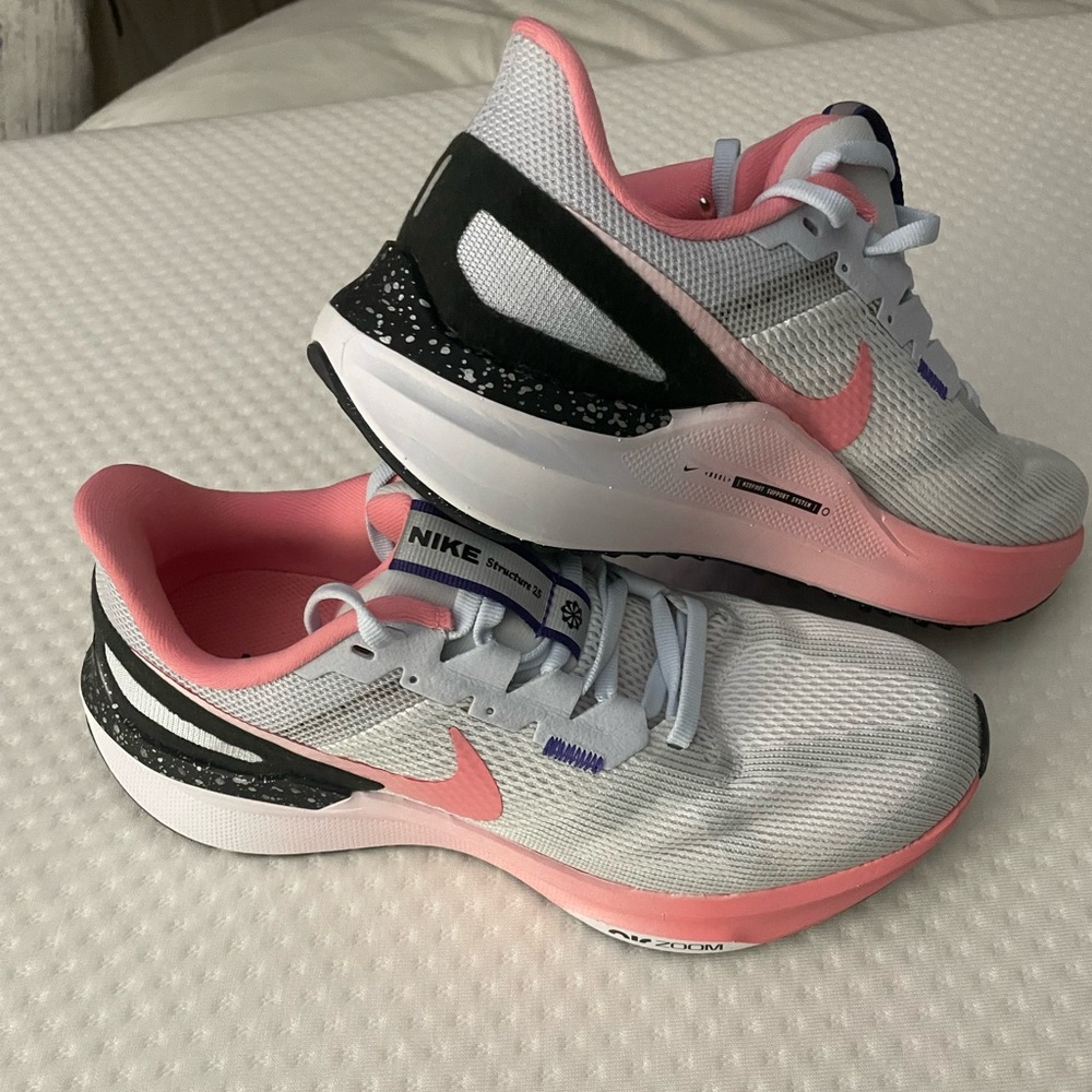NEW - Nike Women’s Air Zoom Structure 25